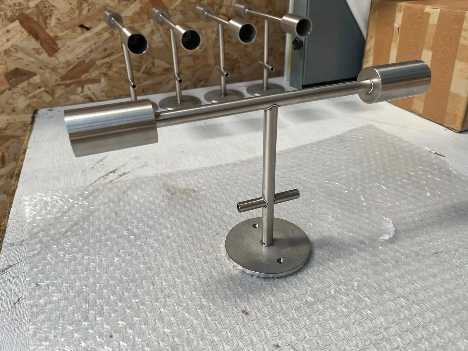 Applique en inox assemblée par soudure laser, série de plusieurs exemplaires