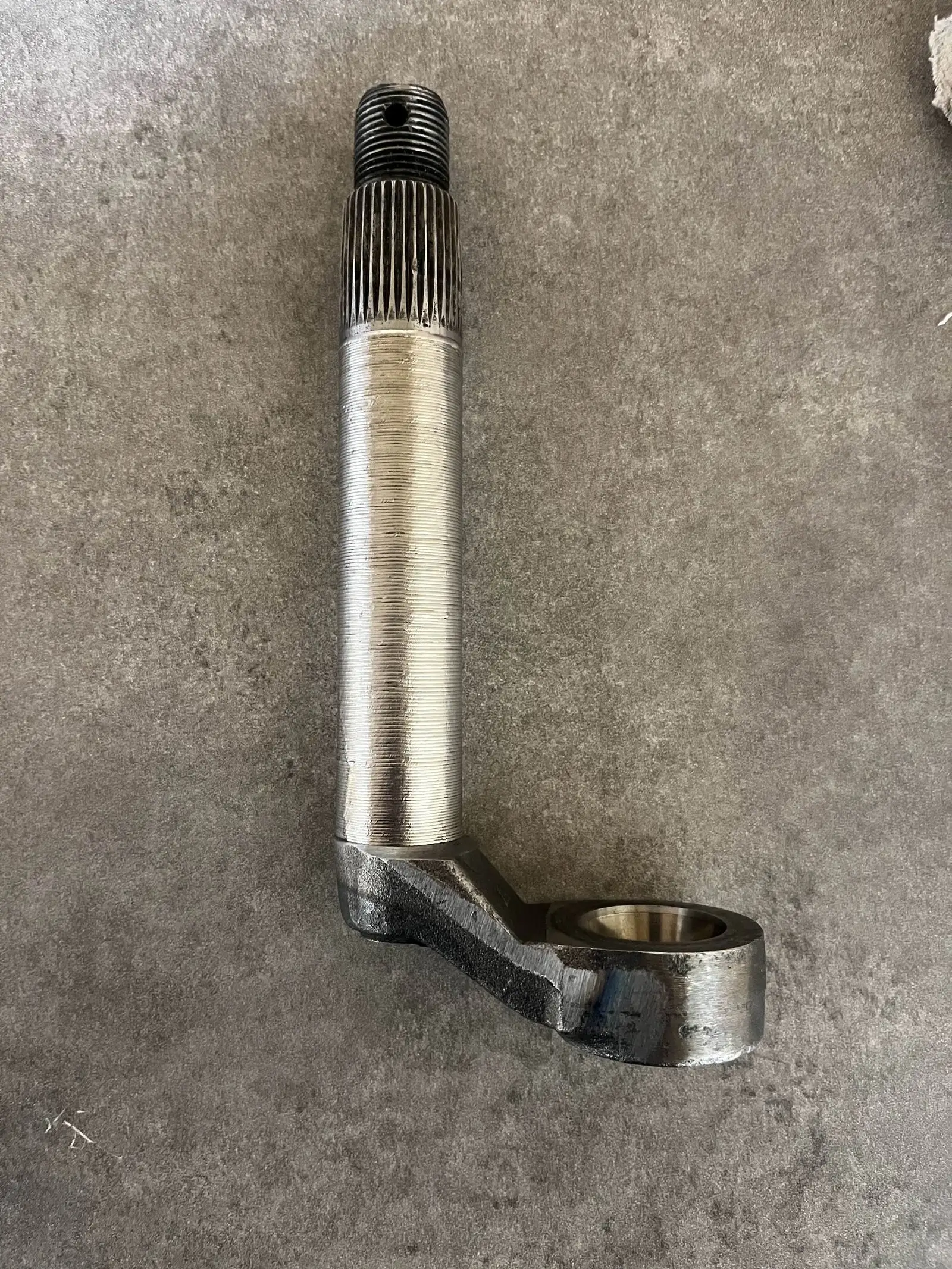 Cordon de soudure laser YAG de précision sur pièce en acier